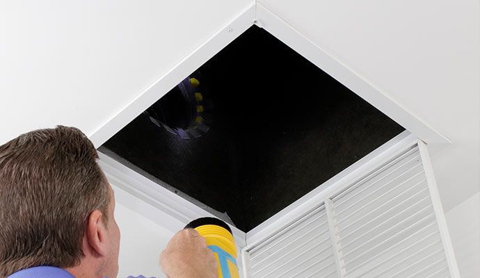 Cleaning air duct