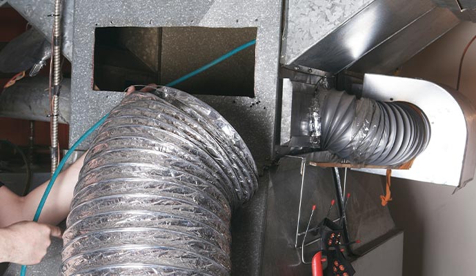 Flexible air duct installation in ventilation system